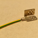 Cable flexible con conector de toma de tierra para personas electrosensibles