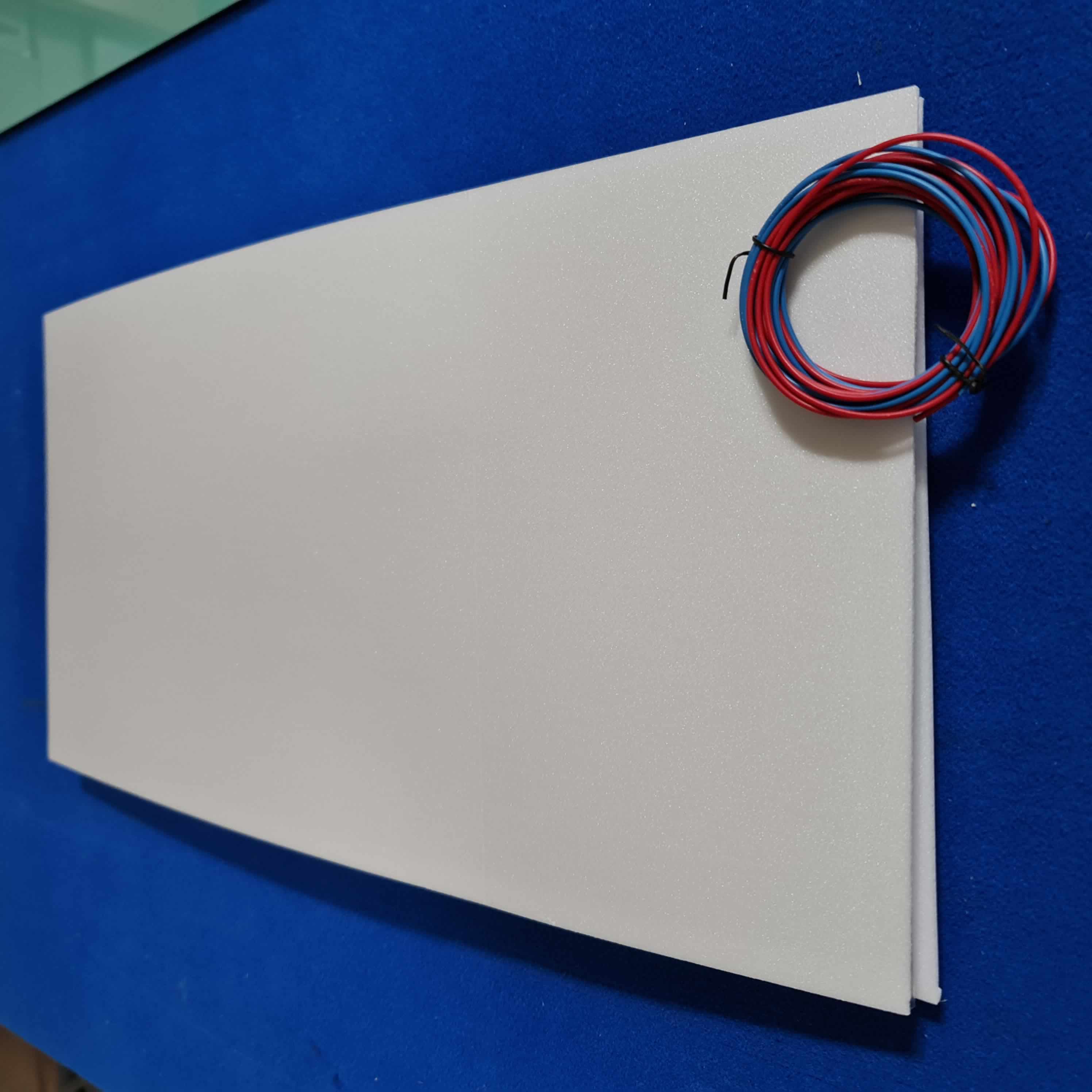 Panneau chauffant Mirolia pour miroir chauffant livré plié par Ceilingo