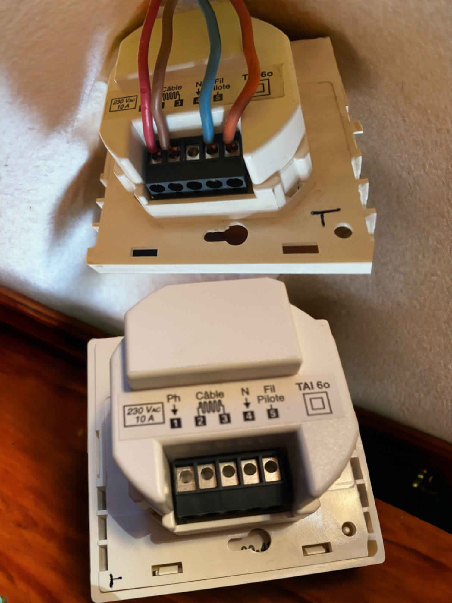 branchements Thermostat Deléage pour plancher et plafond rayonnant