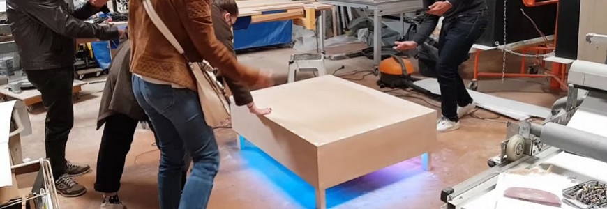 D&eacute;monstration de la table basse musicale dans notre atelier